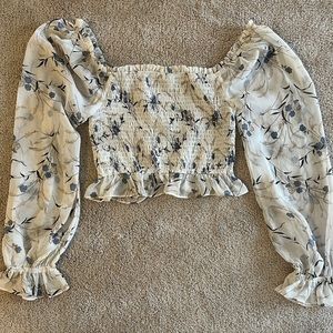 ❌❌SOLD❌❌Ladies off the shoulder blouse - M